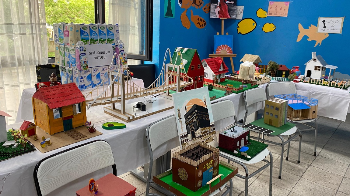 OKULUMUZDA GELENEKSEL SANATLAR VE TEKNOLOJİ TASARIM SERGİSİ